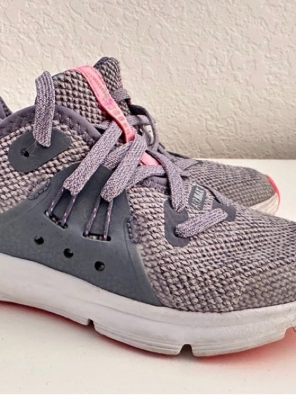 Nike Air Max sequent 3 fashion sneakers youth size 11 athletic kids girls